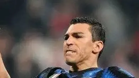 琼斯外线接球，远投三分球精准反弹命中