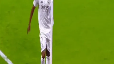 斯克茨荣获欧洲联赛最佳球员殊荣